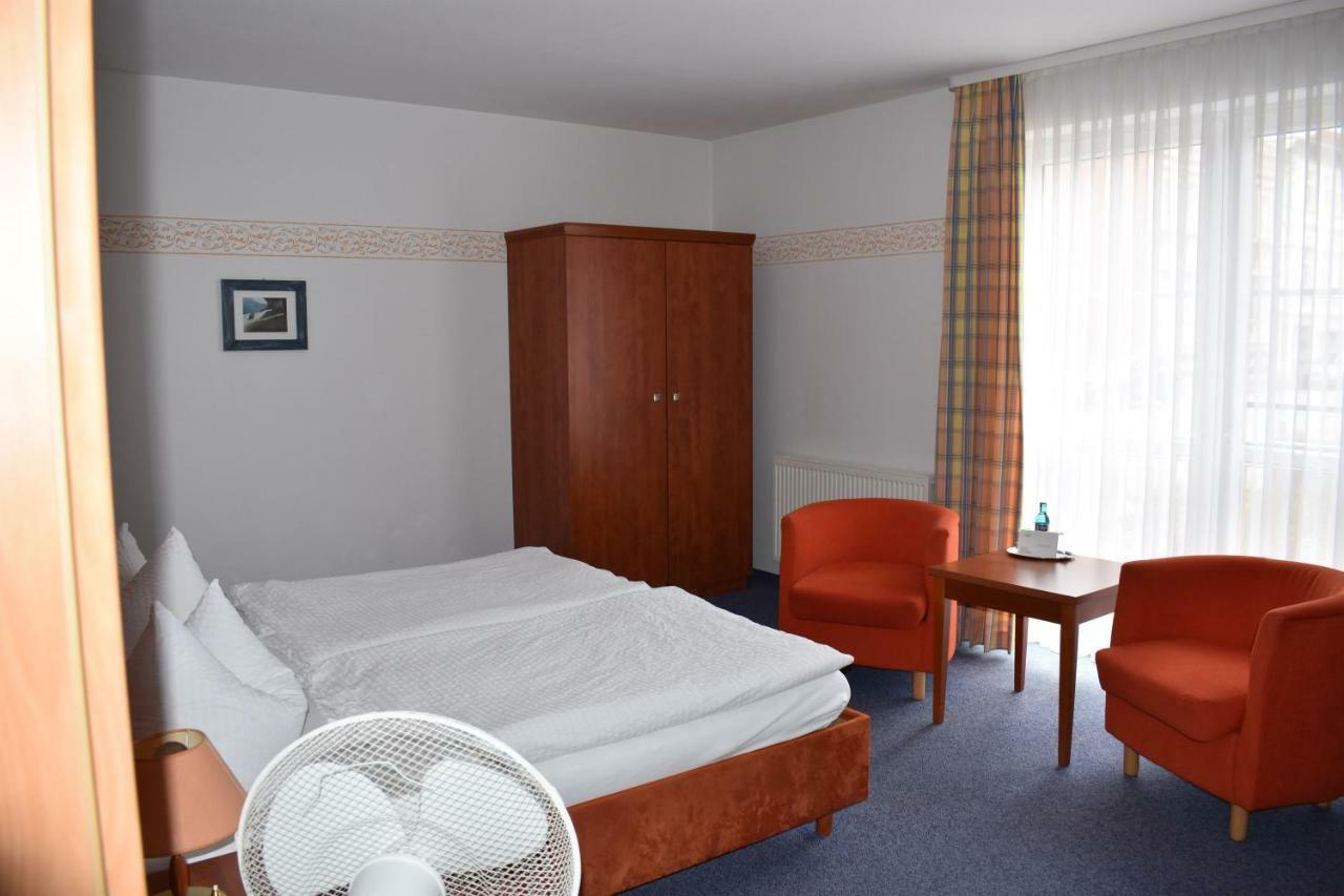 Hotel Garni "Am Hafen" 하벨베르크 외부 사진